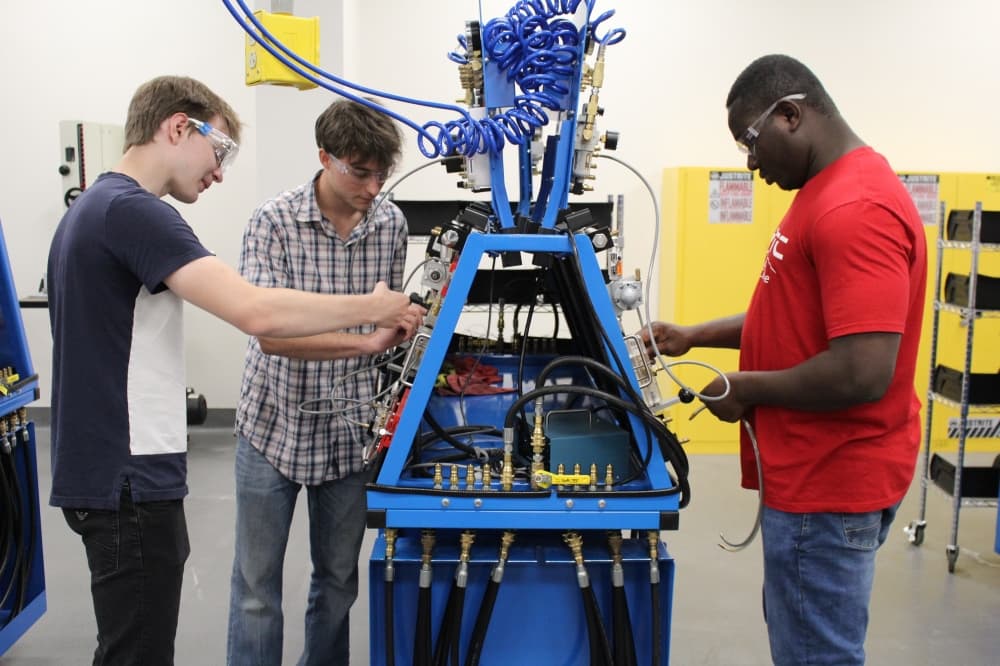 Efforts mount to grow advanced manufacturing workforce