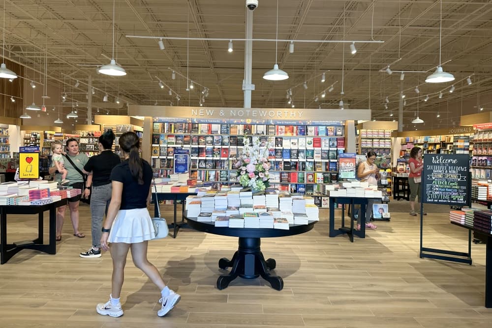 Barnes & Noble in Southpark Meadows now open