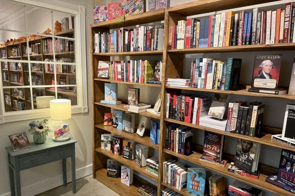 Local elementary school teacher opens bookstore, community classroom in Missouri City