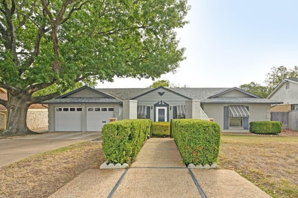 Median price of Central Austin homes see no change year over year in October