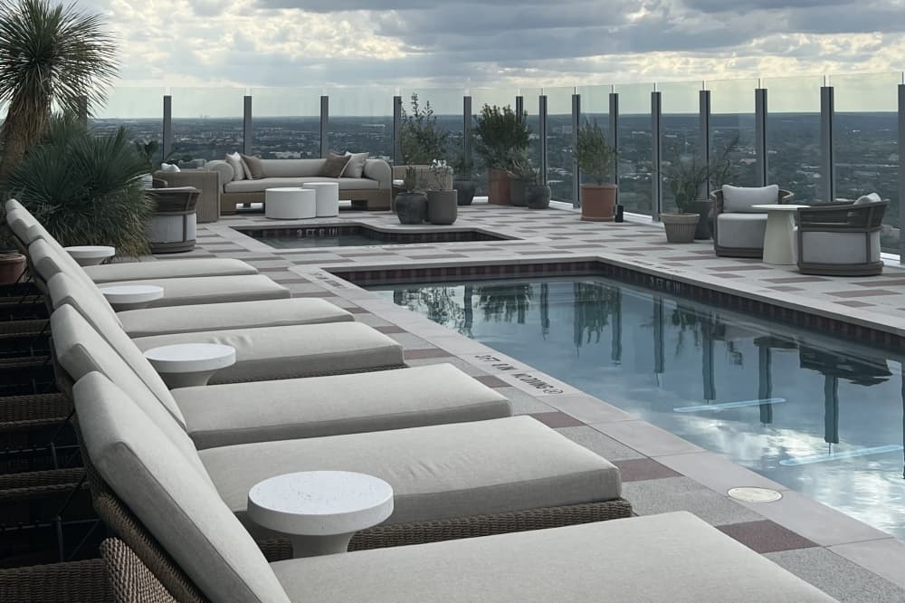 Paseo pool deck