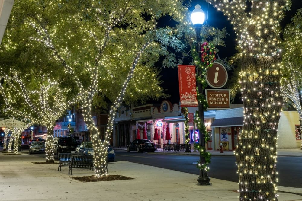 8 ways to celebrate the holidays in Bastrop this year