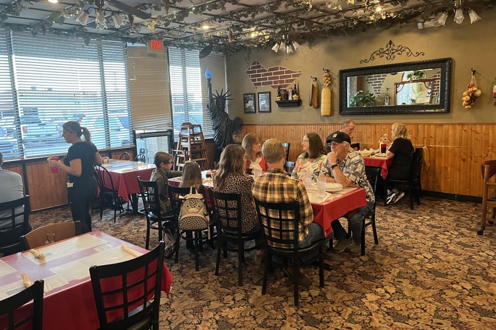 Dining area at Joe's Pizza and Pasta in Keller