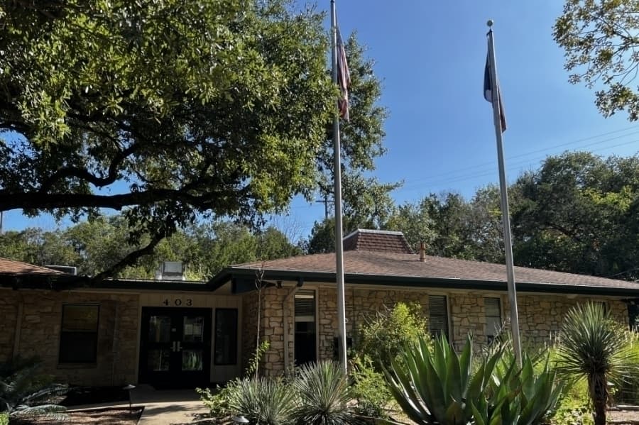Rollingwood swears in council members, approves road improvements contract