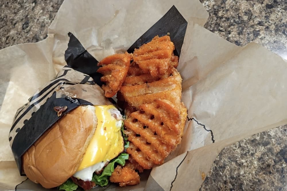 517 Burgers & More now open in Dickinson