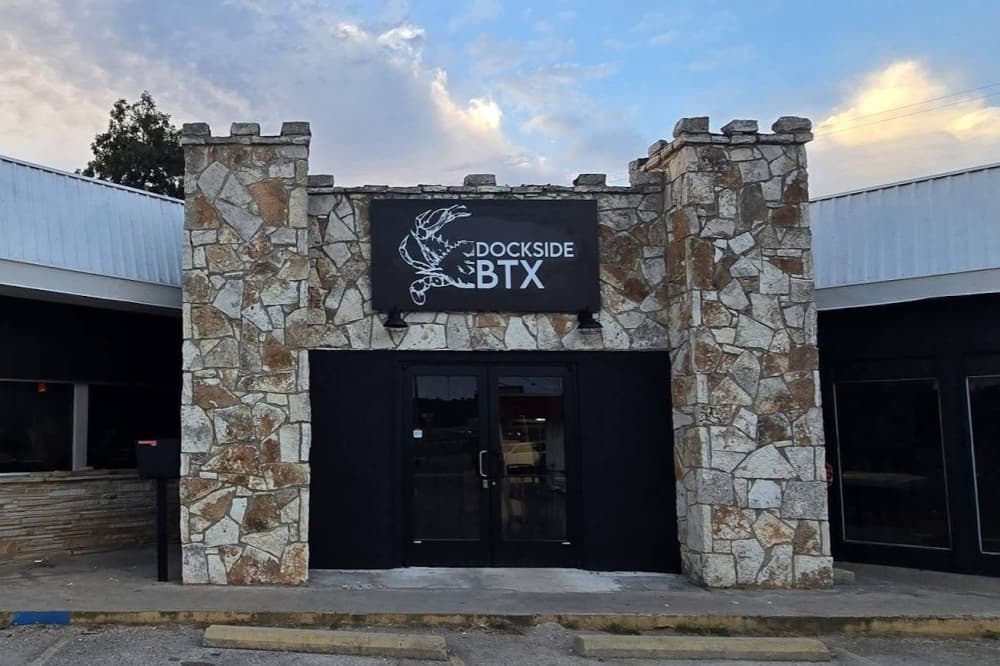 Dockside BTX drops anchor in Bastrop with Gulf Coast seafood