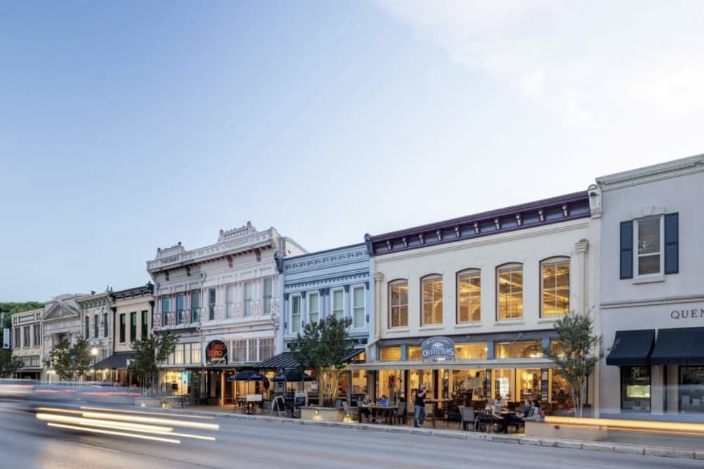 Georgetown officials consider sidewalk cafes, street business expansions