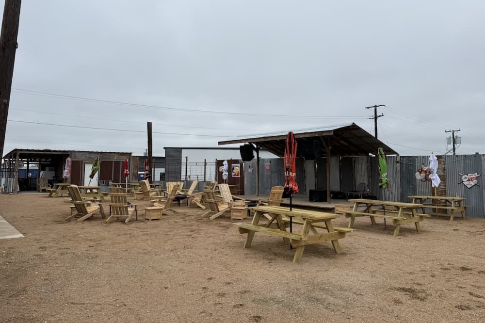 Bobby’s Ice opens new live music venue, bar in New Braunfels