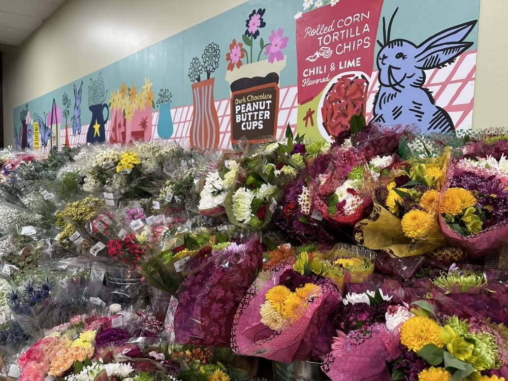 The store offers a wide selection of fresh flower arrangements. (Hannah Brol/Community Impact)
