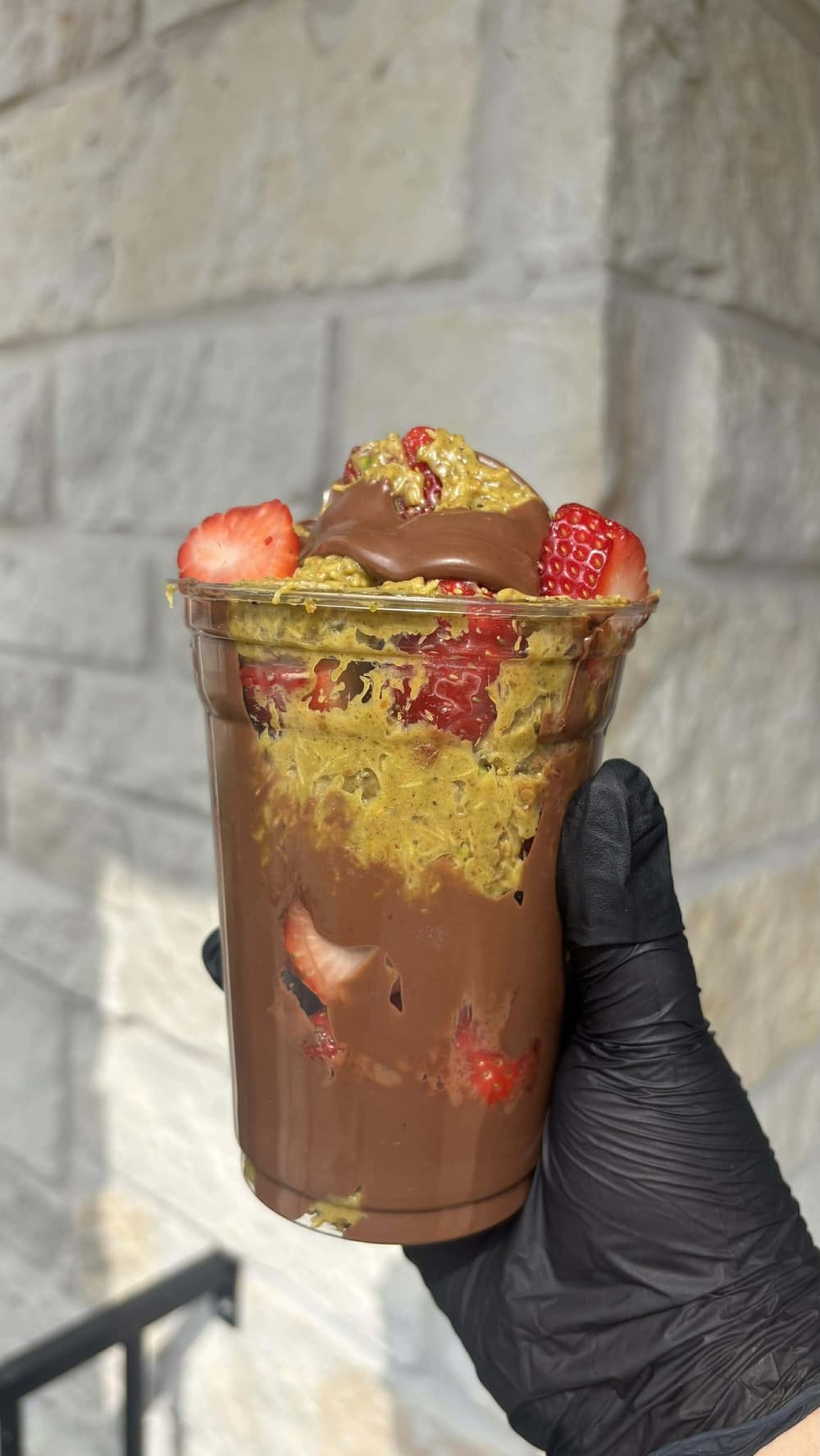 The new business will specialize in mini pancakes, strawberry cups—also known as Dubai chocolate cups—drinks and more. (Courtesy Sweetsporjenni)