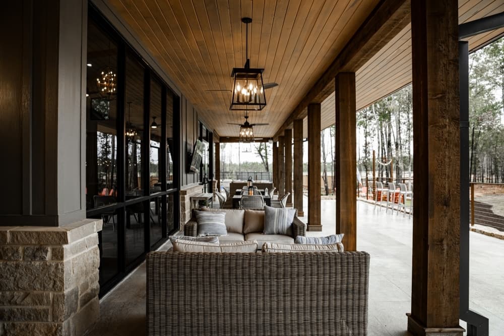 The amenity center features an expansive outdoor patio and kitchen. (Courtesy Caldwell Communities)