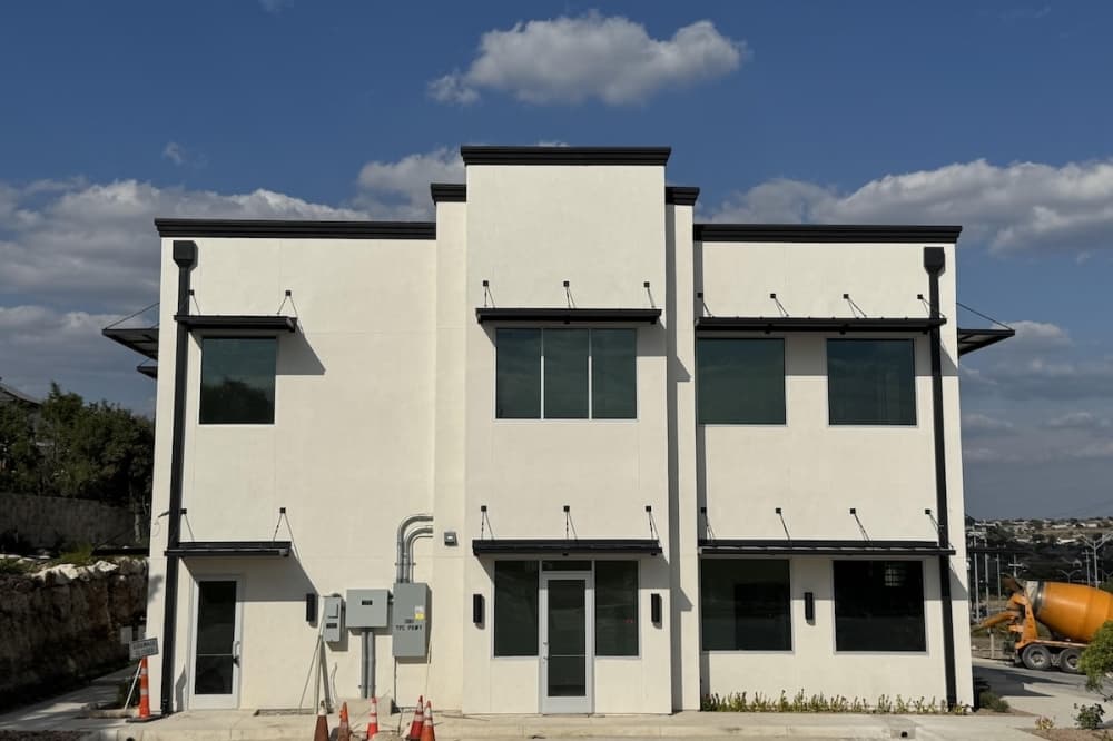 Luxxe Salon Suite's newest location is two stories and located in the heart of North San Antonio. (Andrew Creelman/Community Impact)
