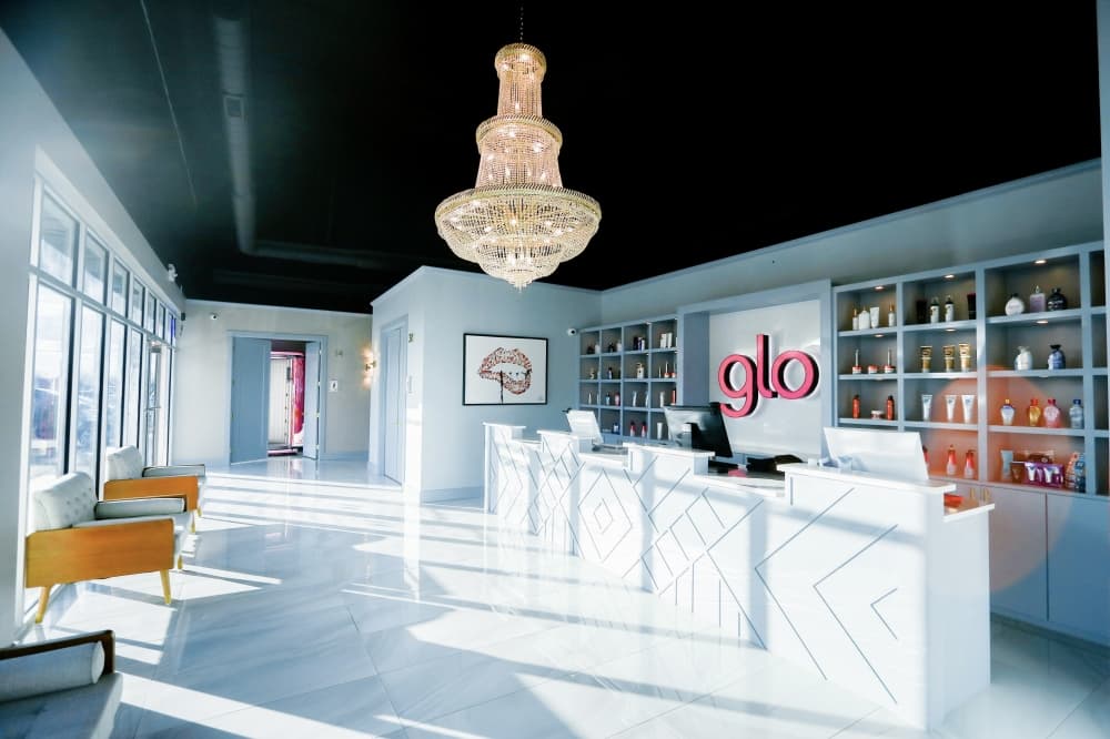 Glo Tanning interior