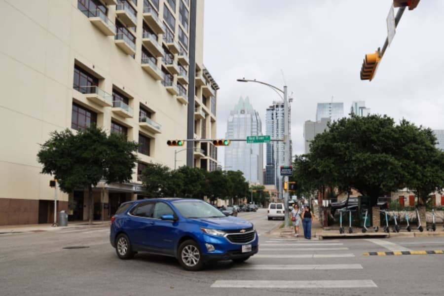 Austin sees 46% drop in pedestrian crashes after left-turn safety pilot