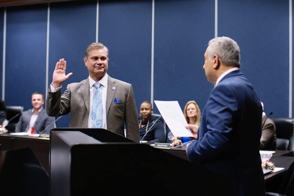 Doug Weiss sworn in as Pflugerville mayor