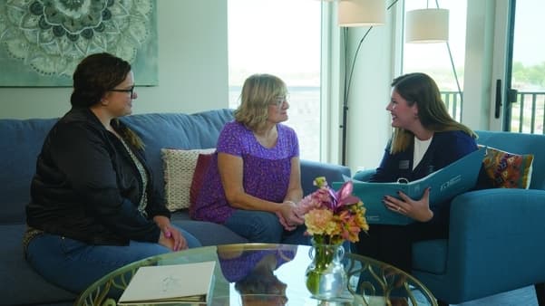 Red flags to watch for in older loved ones around the holidays—and how Right at Home Prosper can help with home care services
