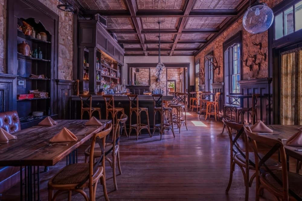 The Kendall Restaurant replaces Peggy's On the Green at Boerne hotel