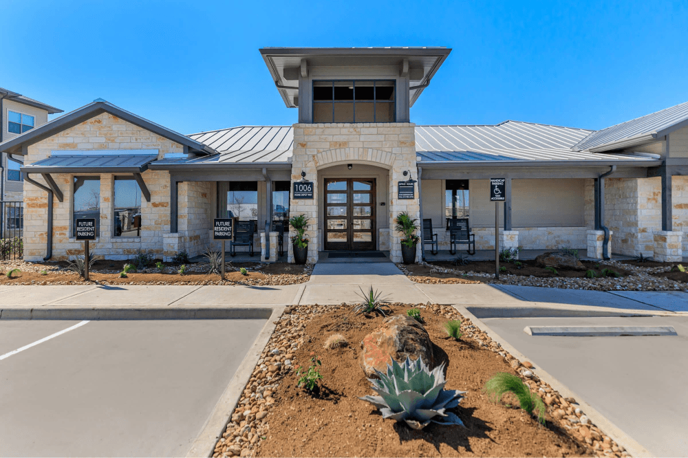 Hunters Crossing Apartments front office