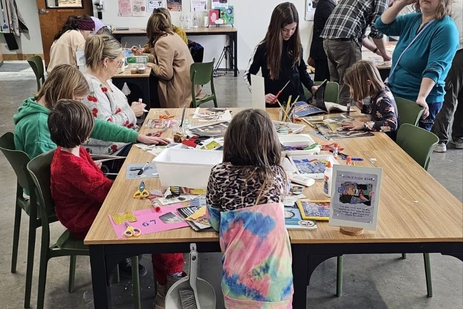 Children's Table Wheel Craft Studio