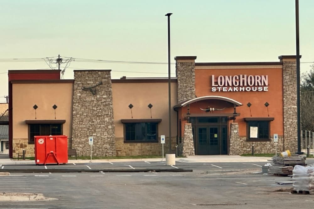 LongHorn Steakhouse saddles up for Bastrop opening