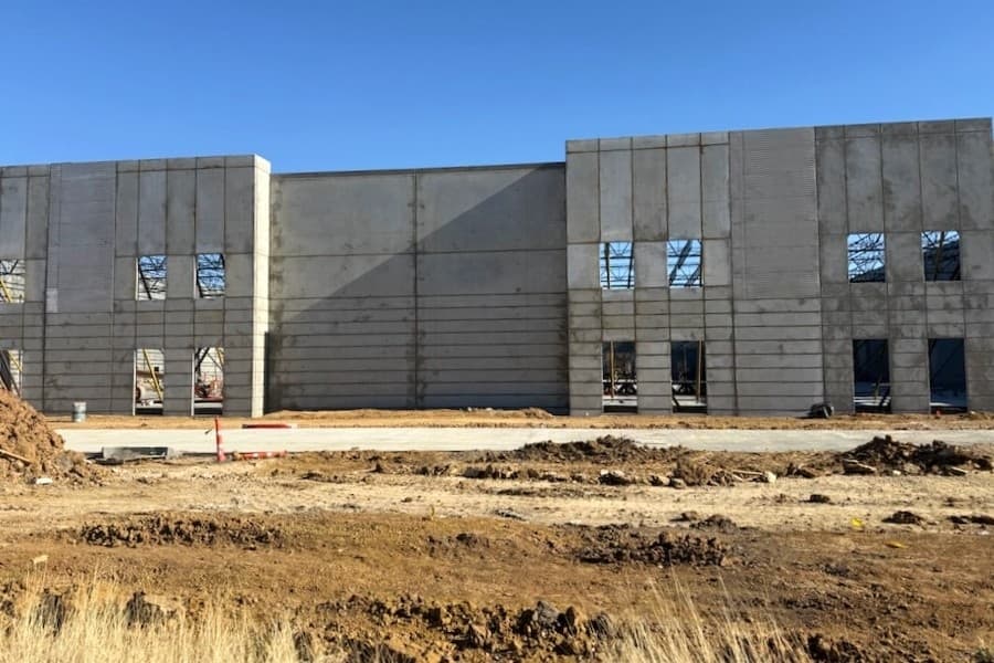 Industrial building construction underway in Grapevine