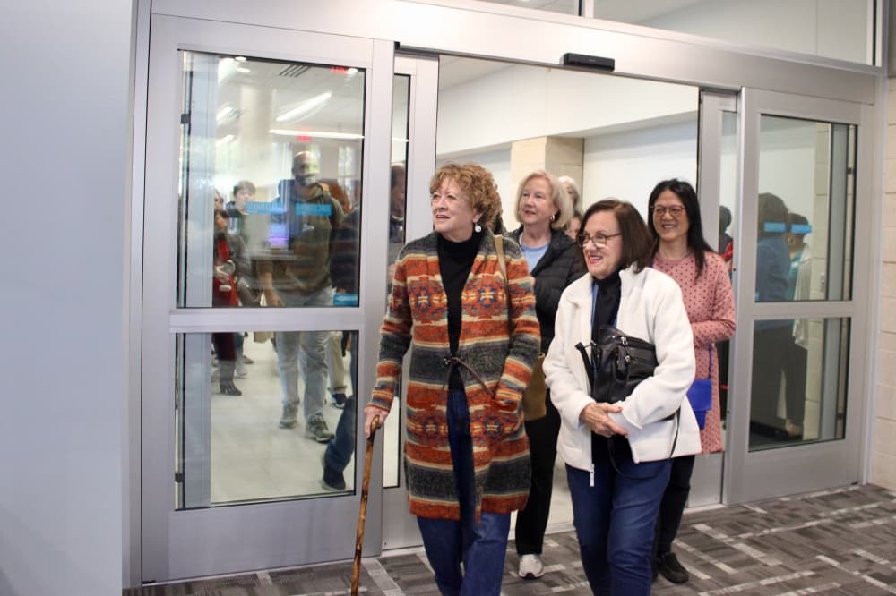 people walking in to Allen Public Library