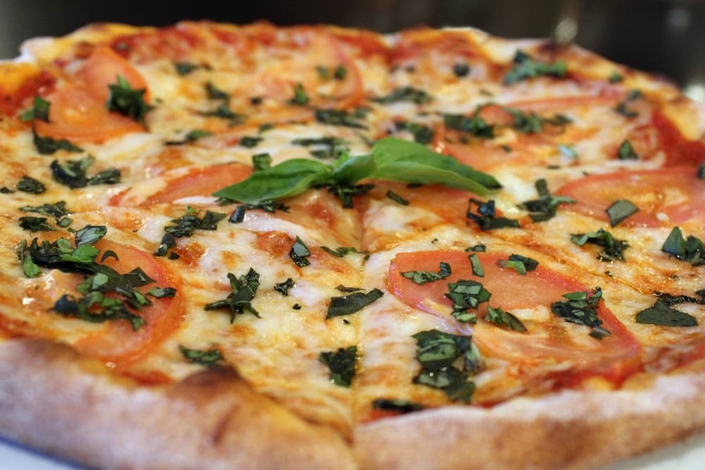 Margarita pizza. 