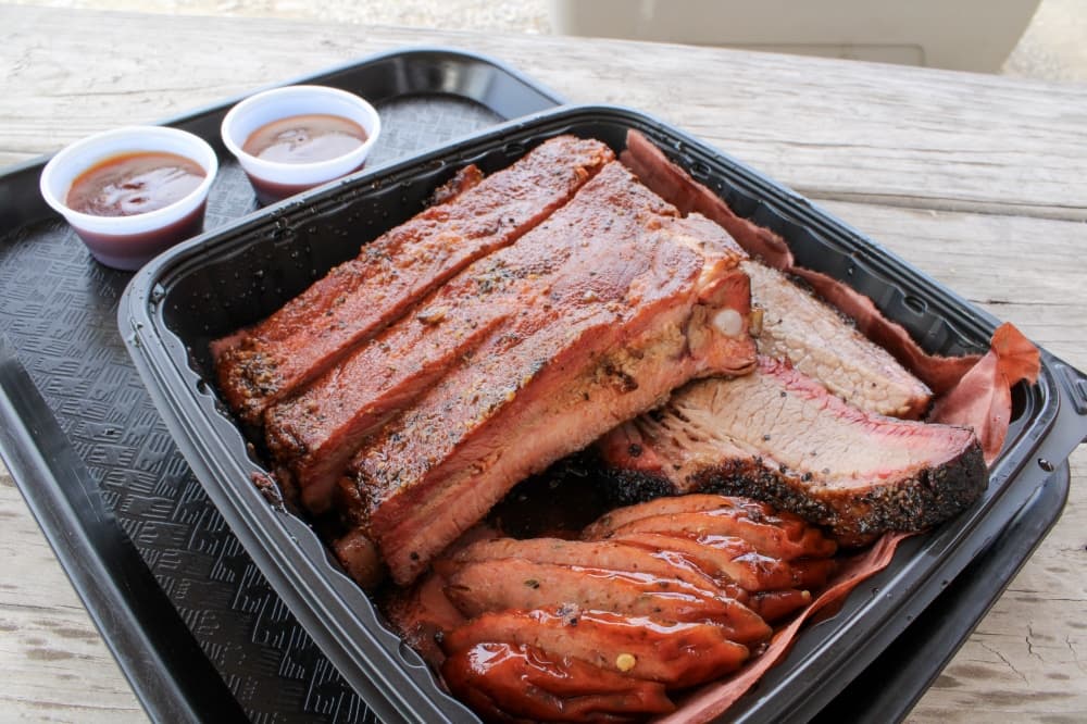 An image of the meat plate served. 
