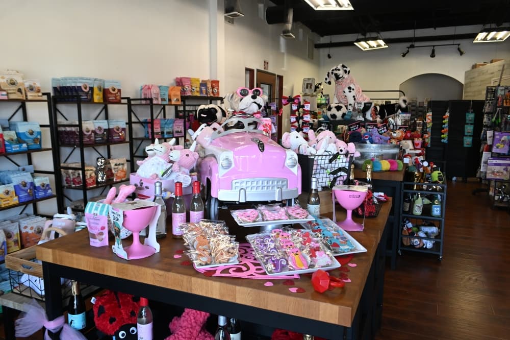 Paws on Main offers dog, cat toys, treats in Grapevine