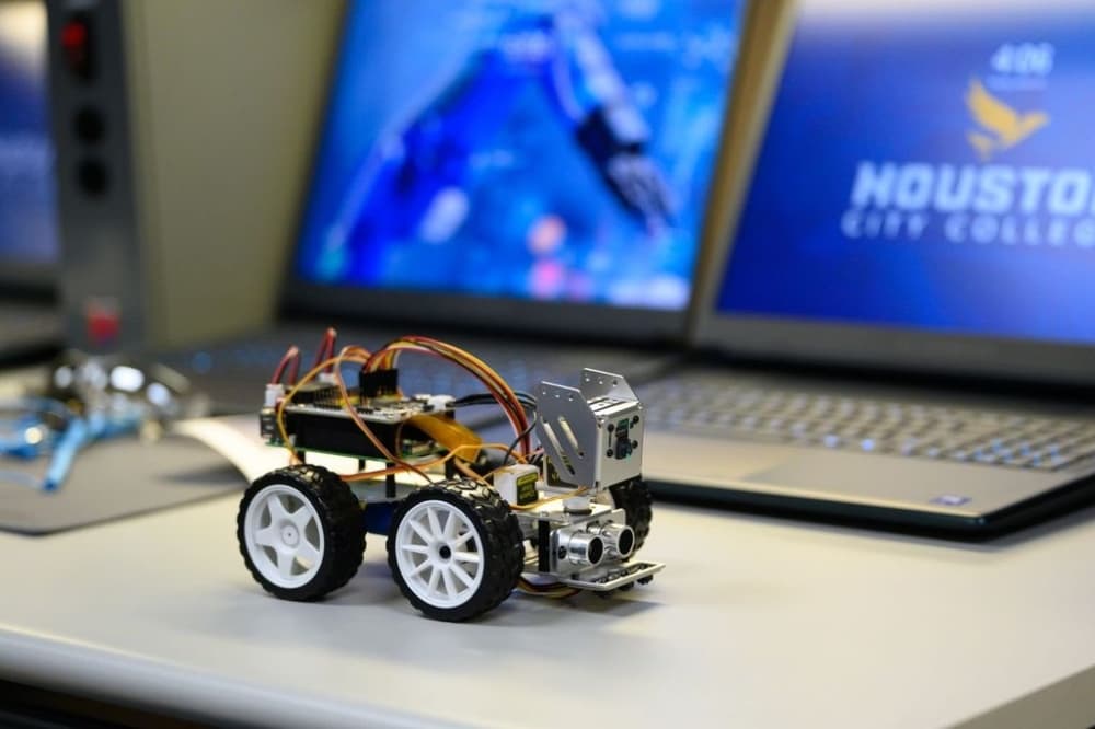 Advancing AI: Local colleges grow artificial intelligence education