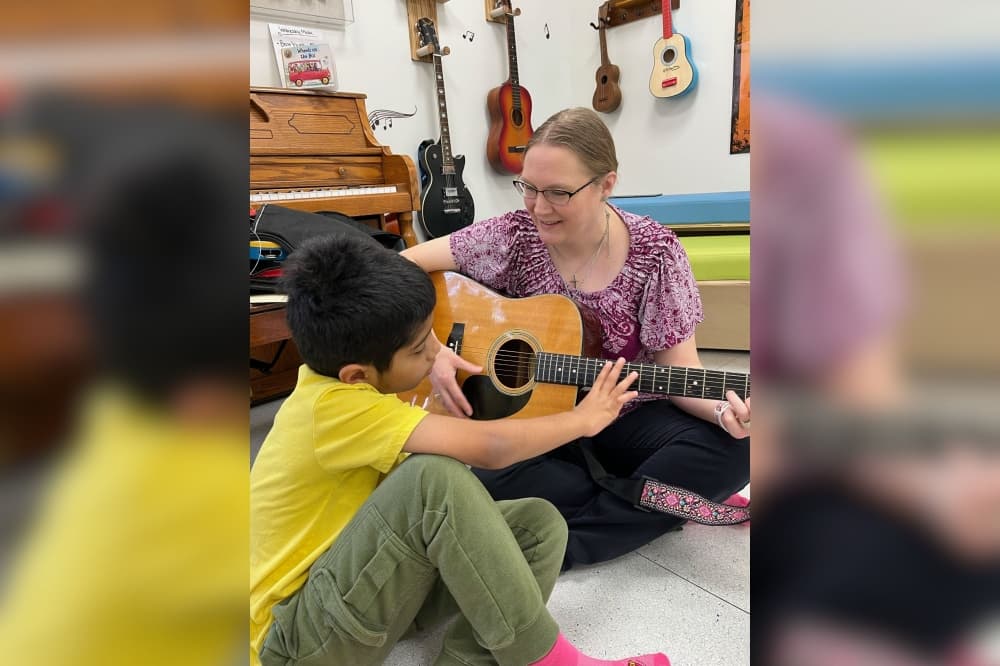 An image of a child in music therapy. 