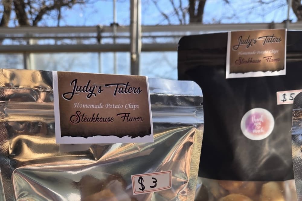 Judy’s Dogs trades hot dogs for potato chips in Bastrop