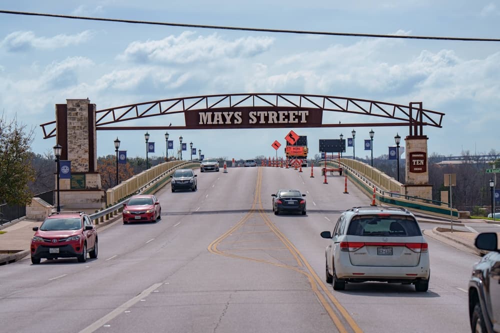 Lane closures over Mays Street bridge in effect