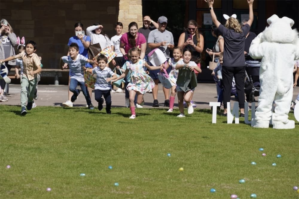 kids searching for Easter eggs