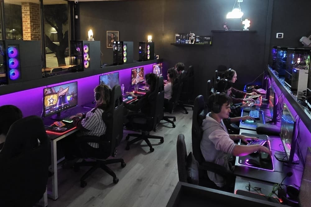 The business has over 15 high-performance gaming PCs available for rent. (Courtesy 404 Gaming Lounge)