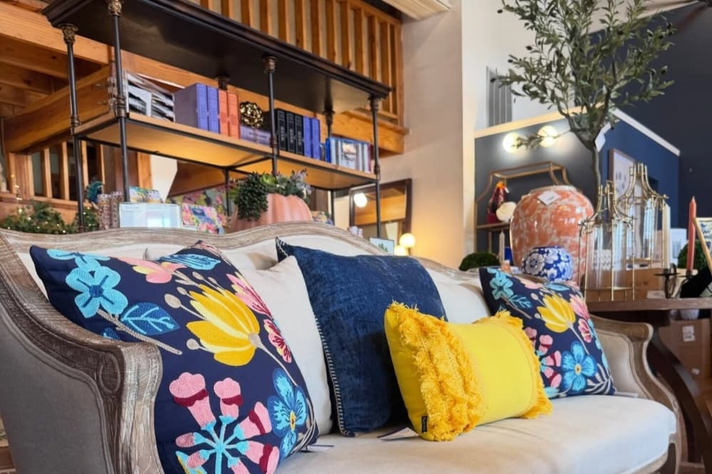 Holland House Tomball closes its doors
