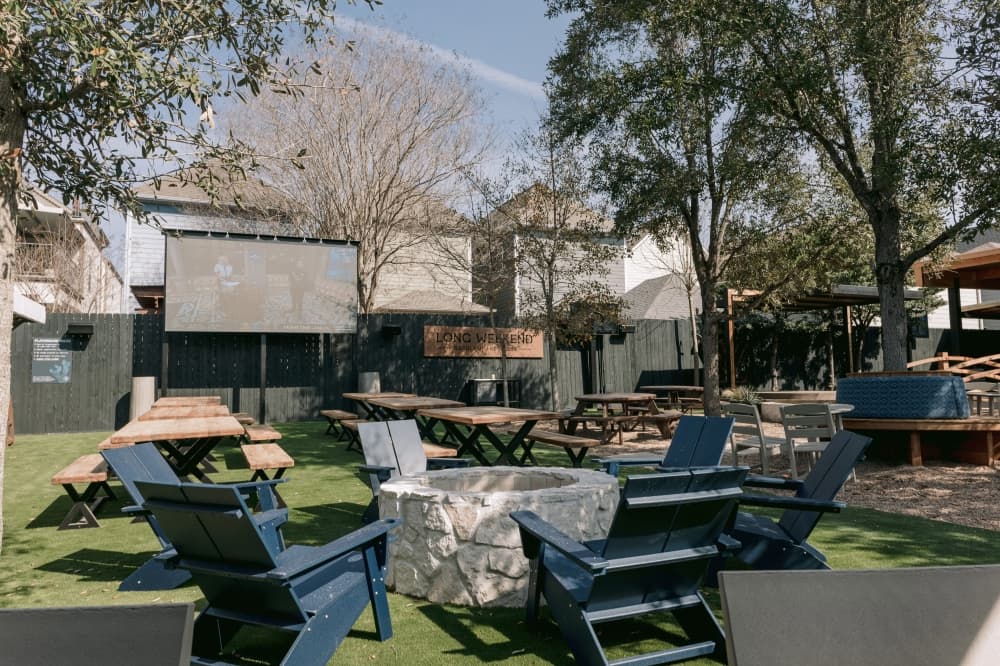 8 places with outdoor dining around the Heights, River Oaks and Montrose