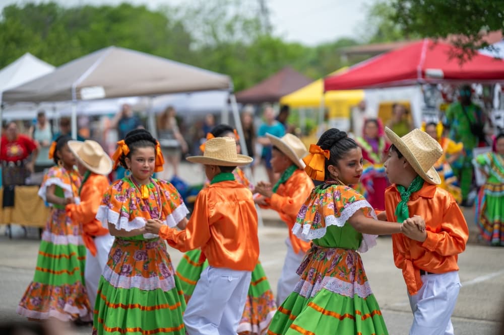 People dancing