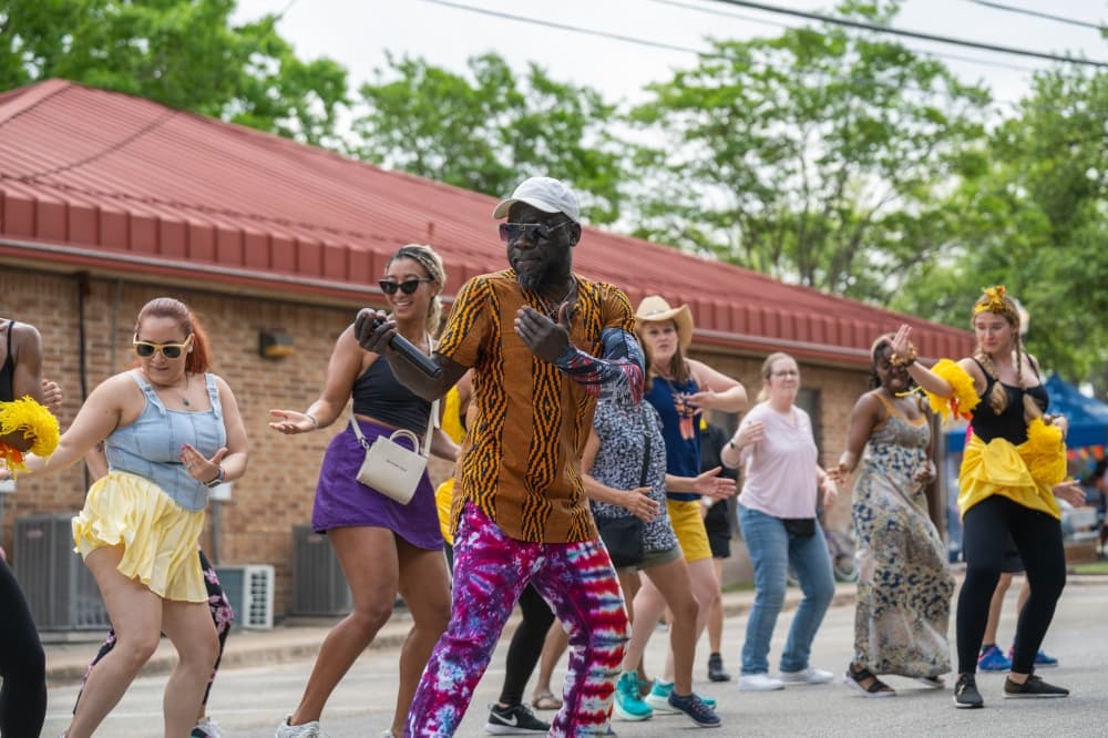 People dancing