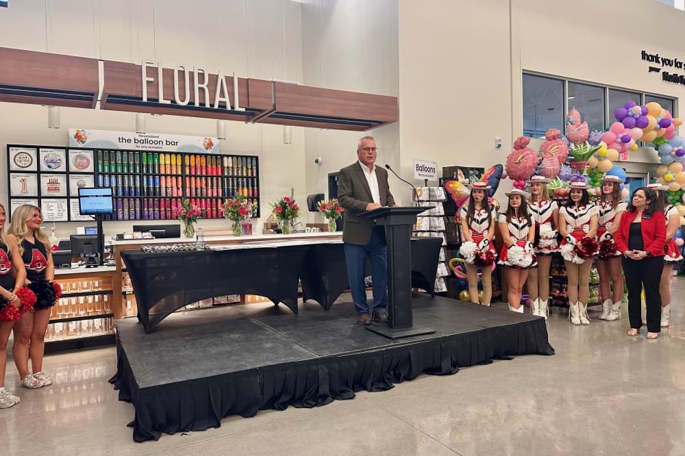 Mayor Ronald Schmidt welcomed the Tom Thumb to Argyle at the ribbon cutting event. (Heather McCullough/Community Impact)