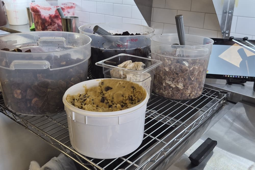 The Scoop N Scootery offers a variety of cores in its ice cream sundaes, like cookie dough and brownie. (Patricia Ortiz/Community Impact)