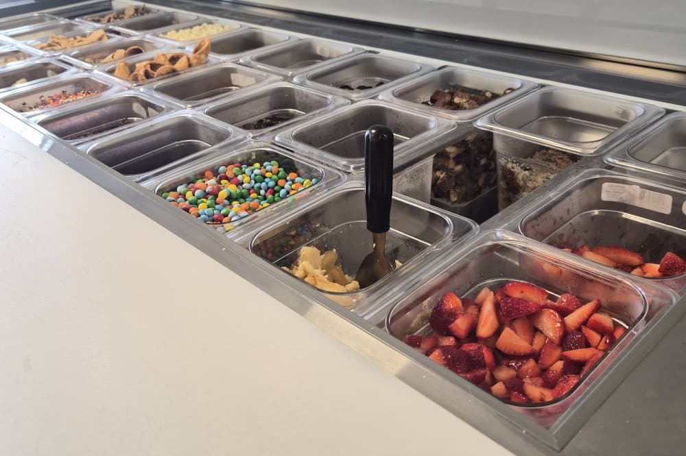 The Scoop N Scootery has a number of different toppings, from strawberries to Oreo pieces.(Patricia Ortiz/Community Impact)