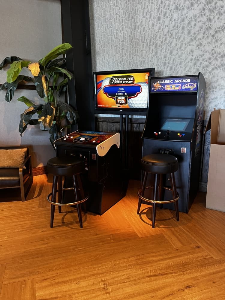 At Union Bear Brewing Co., there are two arcade-style games inside, along with a pool table. (Gabby Bailey/Community Impact)