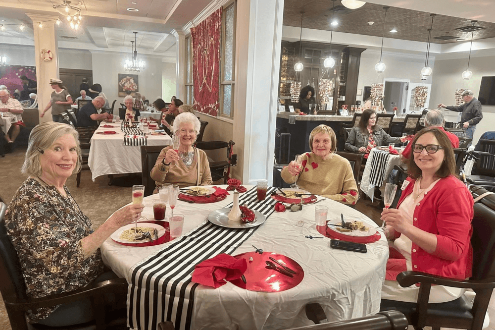 Residents enjoying a meal and socializing in the dining room at Worthington Manor, a Conroe senior living community awarded for exceptional care and active lifestyle programs.
