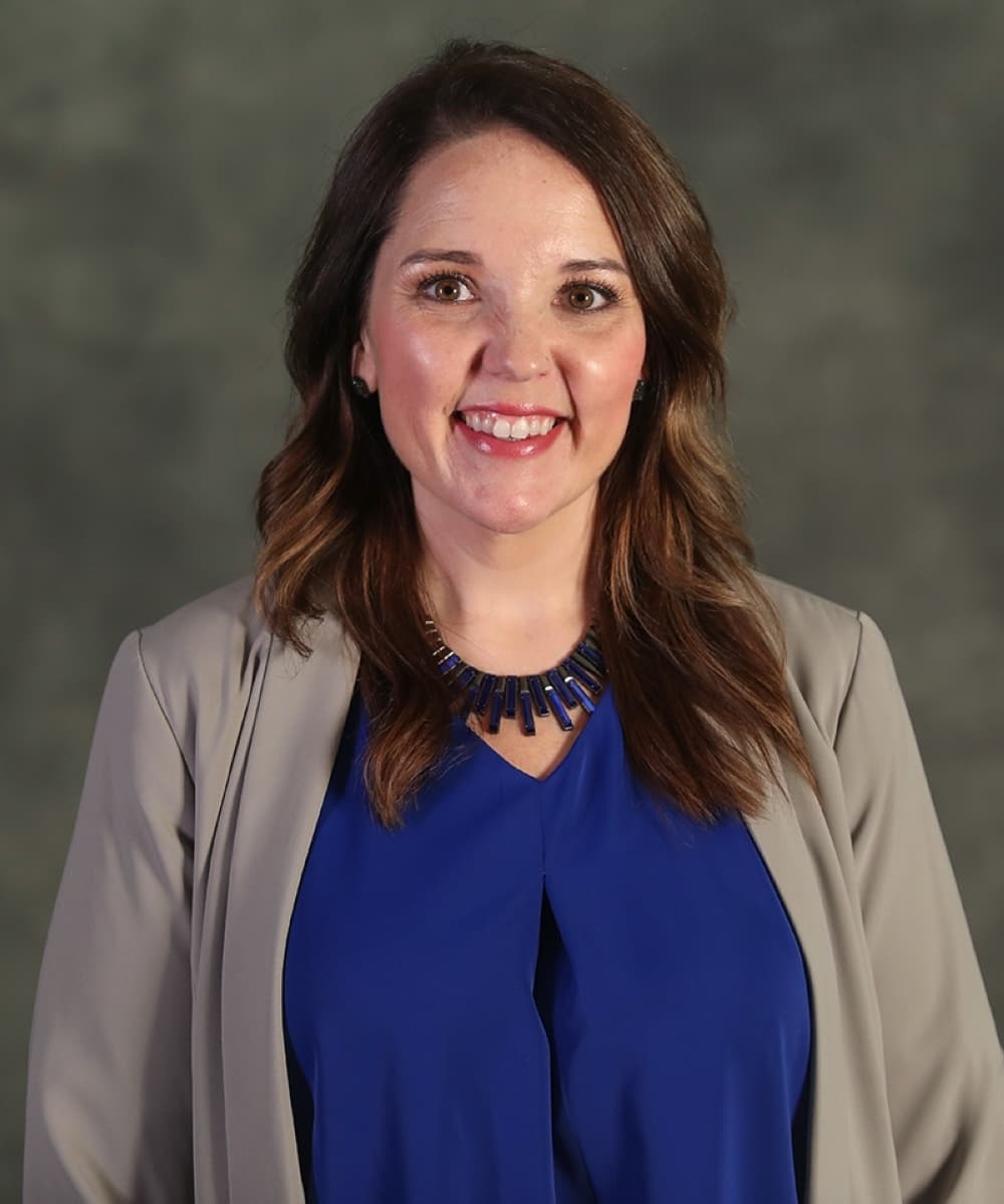 Traci Towslee headshot
