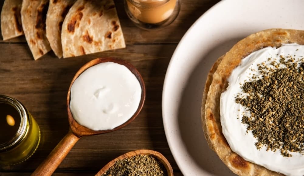 Overview of pita bread and dipping sauces. 