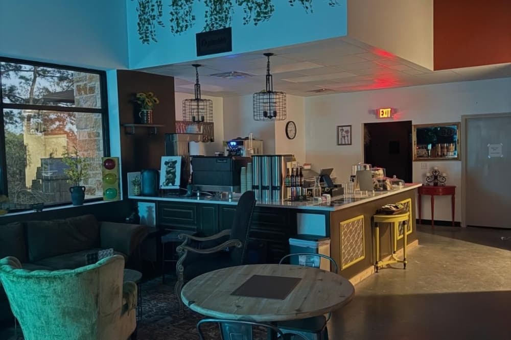 Blue Giraffe Cafe now open in Conroe