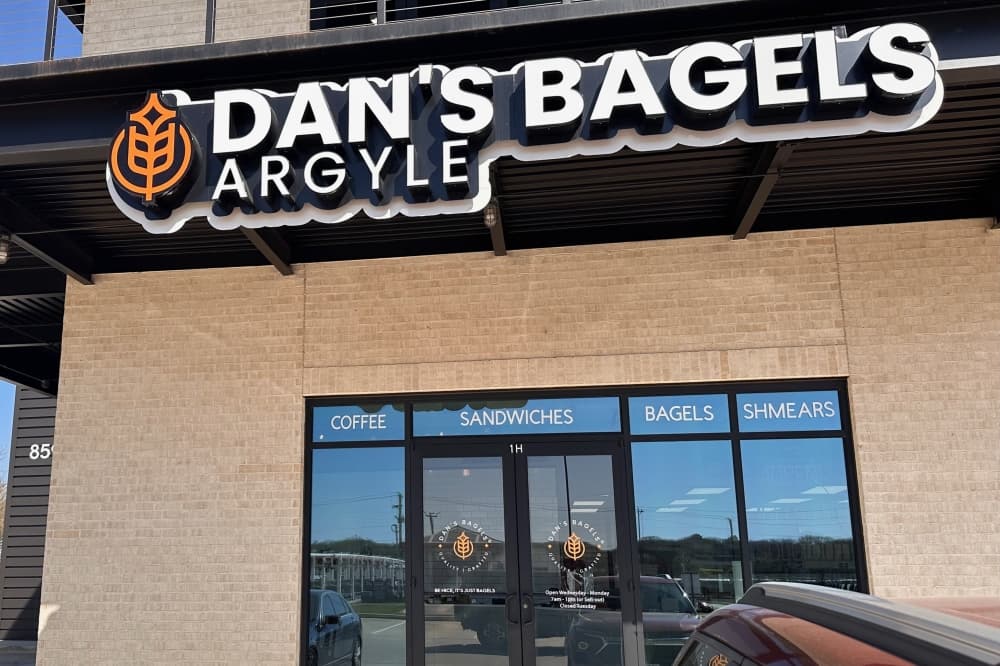 Dan's Bagels exterior