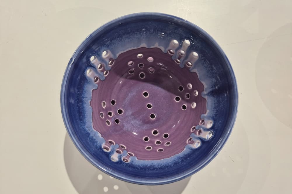 RTown Gallery also offers pottery, like ceramic berry bowls, glassware and other functional art. (Patricia Ortiz/Community Impact)