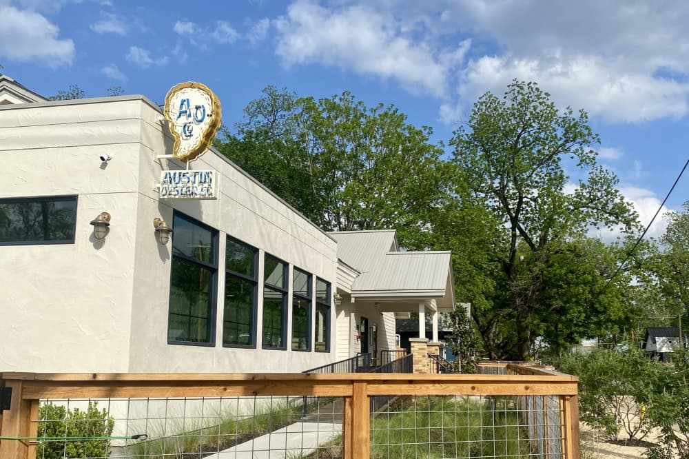 Austin Oyster Co. brings a taste of New England to East Austin at new brick and mortar
